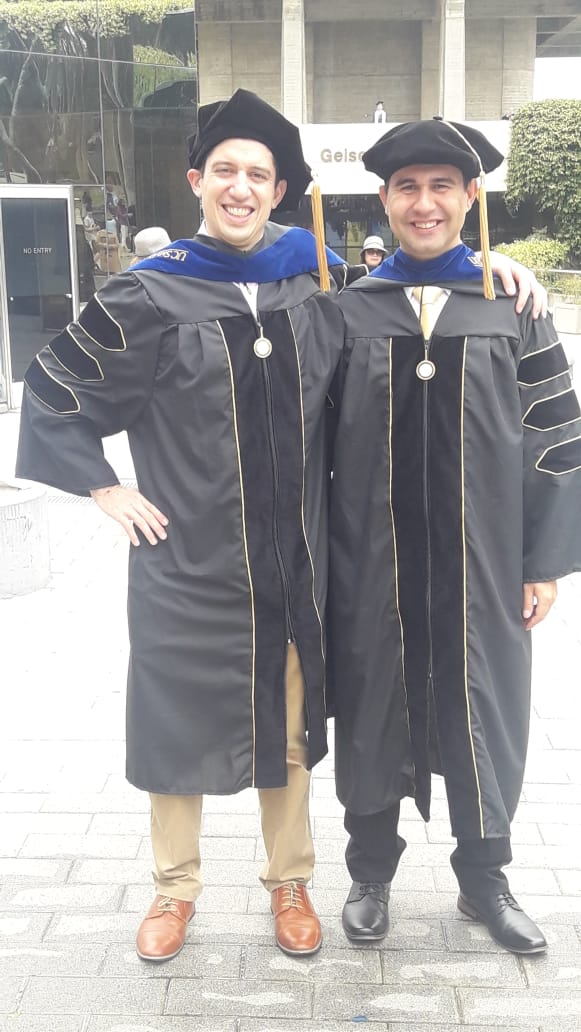 fcamposv1's tweet photo. Cap &amp; Gown with Dr. @eagut !! https://t.co/PFd2EJPfTF