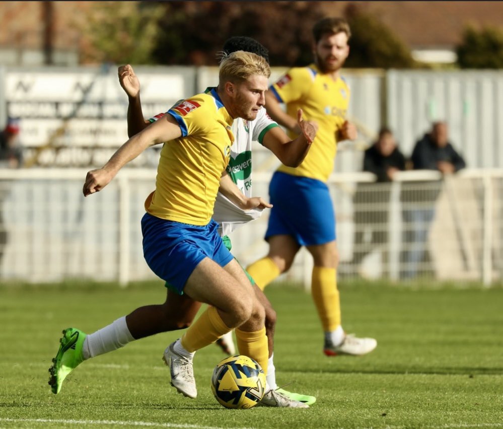 lucaalbon1's tweet photo. Thank you to everybody at Canvey Island from the management, players &amp; fans for their support. We shared some great memories last season and I wish the club all the best in the future @CIFC @CanveyUltras 

Let’s see what next season brings, I’m ready for my new challenge…⚽️ https://t.co/pcY4S6peQf