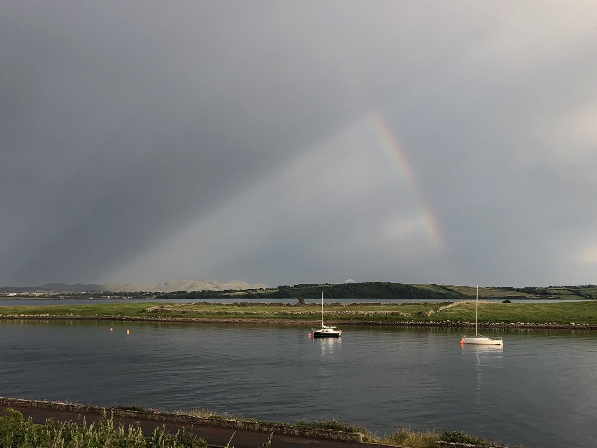 ⁦<a href="/CarlowWeather/">Carlow Weather</a>⁩ a rainbow lightsaber is cutting through the the Sligo sky (view from Rosses Point)