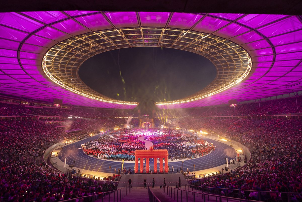 Wir sind immer noch begeistert von der Eröffnung der Special Olympics World Games 2023 in Berlin. Und freuen uns auf die Woche mit den Athletinnen und Athleten - zum Beispiel an unserem Messestand und inklusivem Messeturm. Foto: Oliver Eberhardt #bgw ⁦@SOWG_Berlin2023⁩