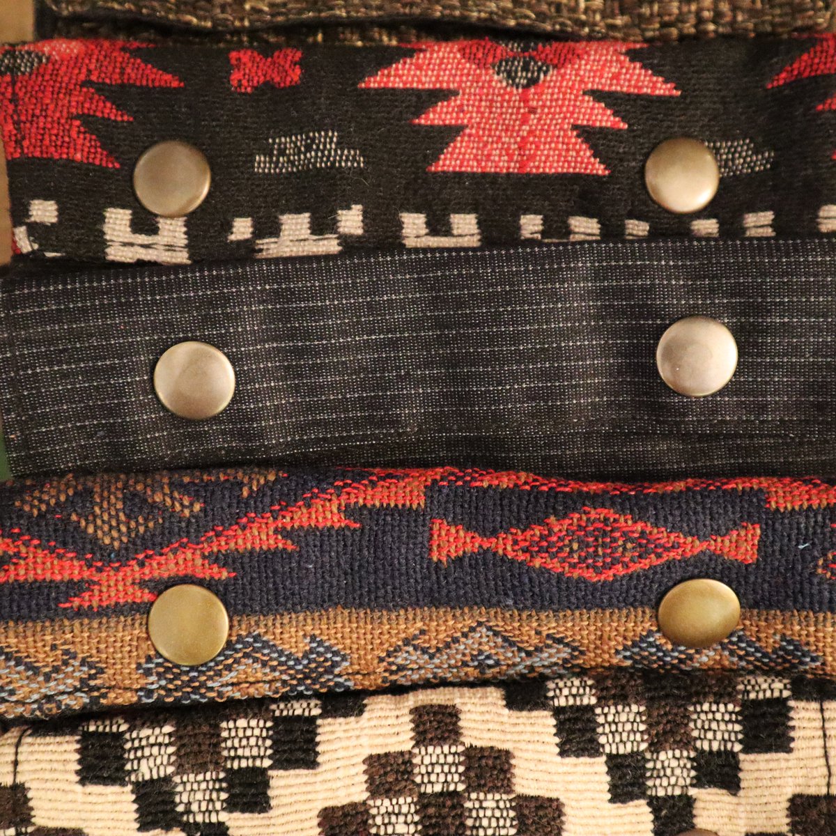 freakbutik_de's tweet photo. Ethno woven tobacco pouches... 
The snaps on this pouch keep all your stuff together securely. The top compartment has a zipper so nothing falls out. We have also come up with other variants 

 tobacco pouch 12,95  Eur

 #tabakbeutel #tobaccopouch #gift #freakout #friedrichshain https://t.co/7rpscYUQAF
