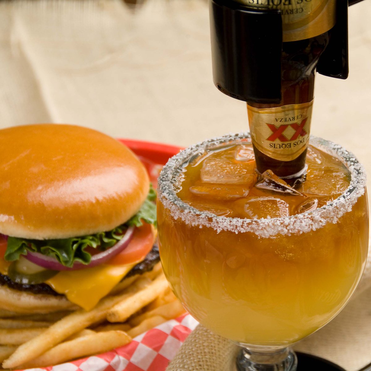 CaprockCafe's tweet photo. Happy Father's Day! Treat the father figure in your life by letting us serve him the food he deserves. 🍔🍺
Cold Beer + Hot Music + Big Burgers. + Giant Screens = The Perfect Gift.
#CaprockCafe #WhereTexasPlays #ColdBeer #BigBurgers #HotMusic https://t.co/EEewT60dIQ