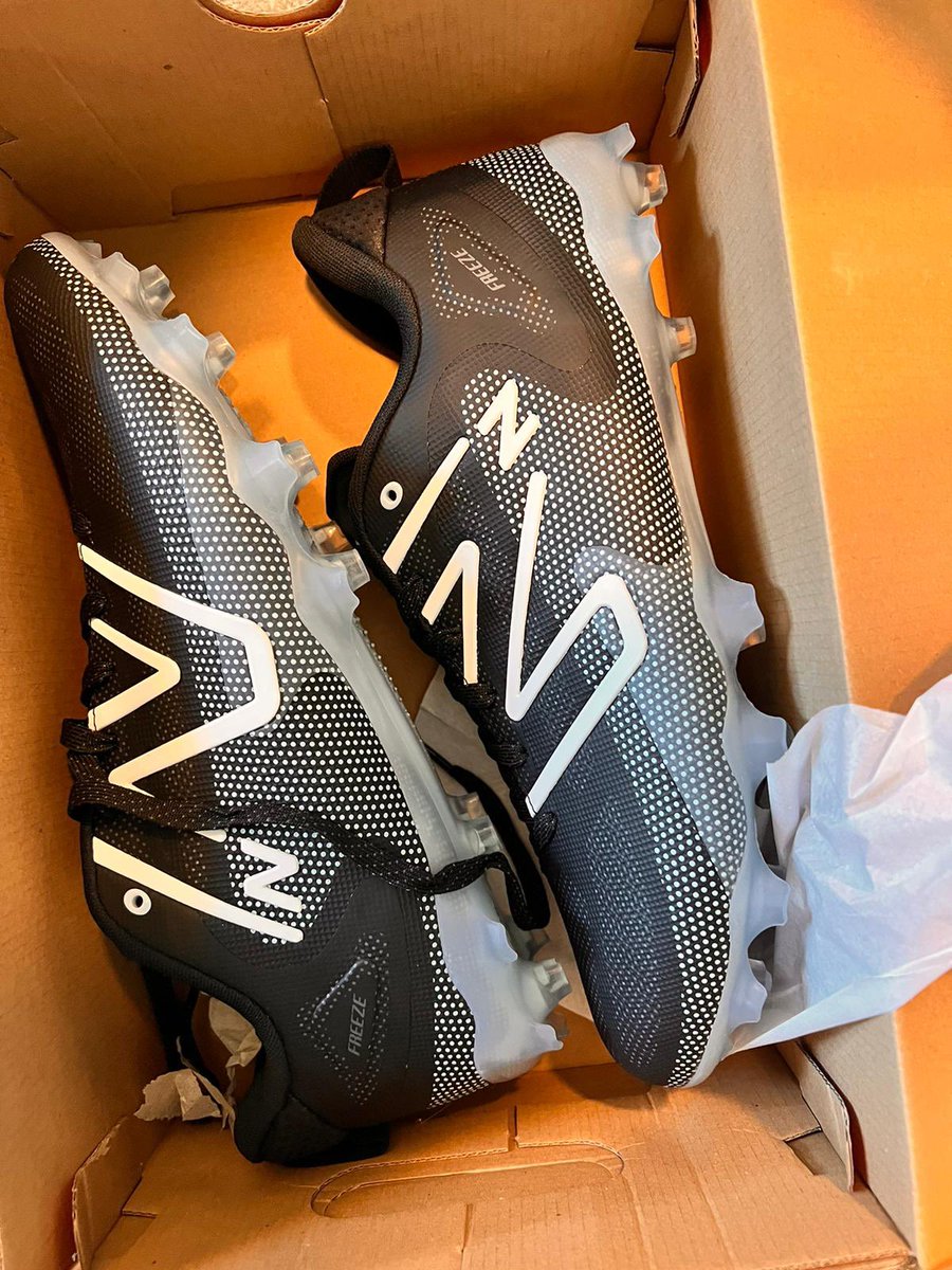 UgandaLacrosse's tweet photo. Goodies look beautiful 🔥 and the boys are excited. https://t.co/pGWJ3tGAus