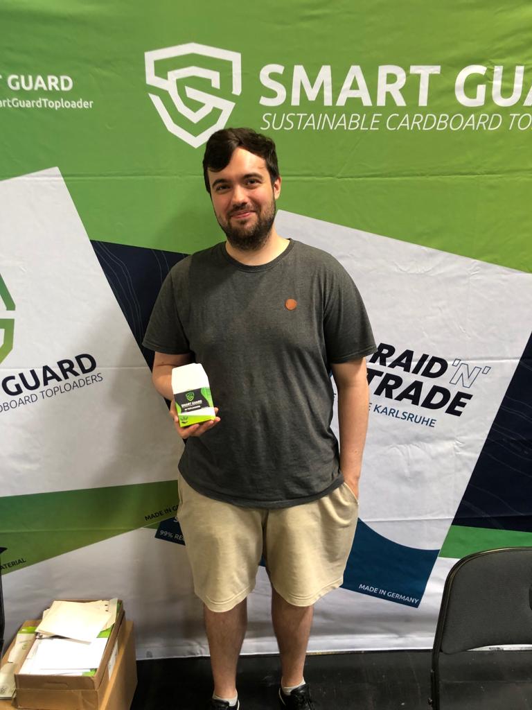 🔥 Sponsored Player spotted 🔥

Joshua Schmidt <a href="/Gamebreak0r/">Joshua Schmidt</a> stopped by our booth at German Nationals today to check out our new 30 pack of Smart Guards. Use his code 'Josh10' in our store to support Josh and get a handy pack of 30 Smart Guards today ❤️

#smartguard #shipsmart