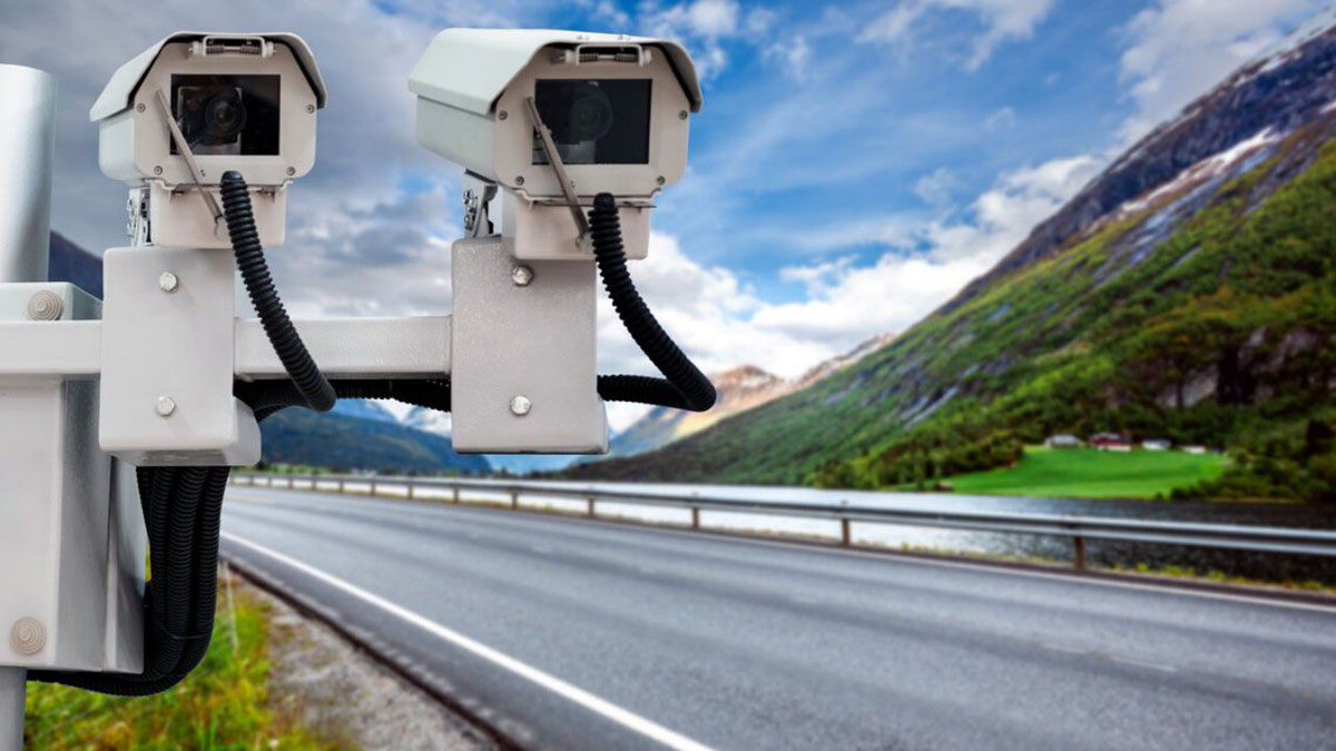 Respeto las normas de tránsito,pero créanme que entre las miles de rotondas,los cientos de radares y lo angosto de las rutas es insoportable conducir en este País.Absolutamente desmedido e incómodo tanto control sin ningún tipo de fundamento más que el recaudatorio. 👎