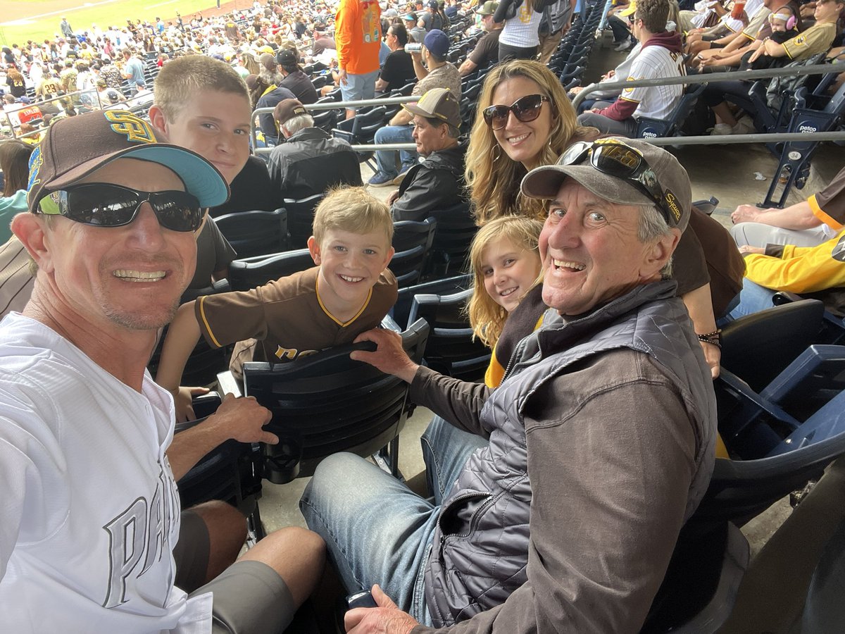 MProsi's tweet photo. @Padres 
#BringTheGold https://t.co/BN3z00bA00