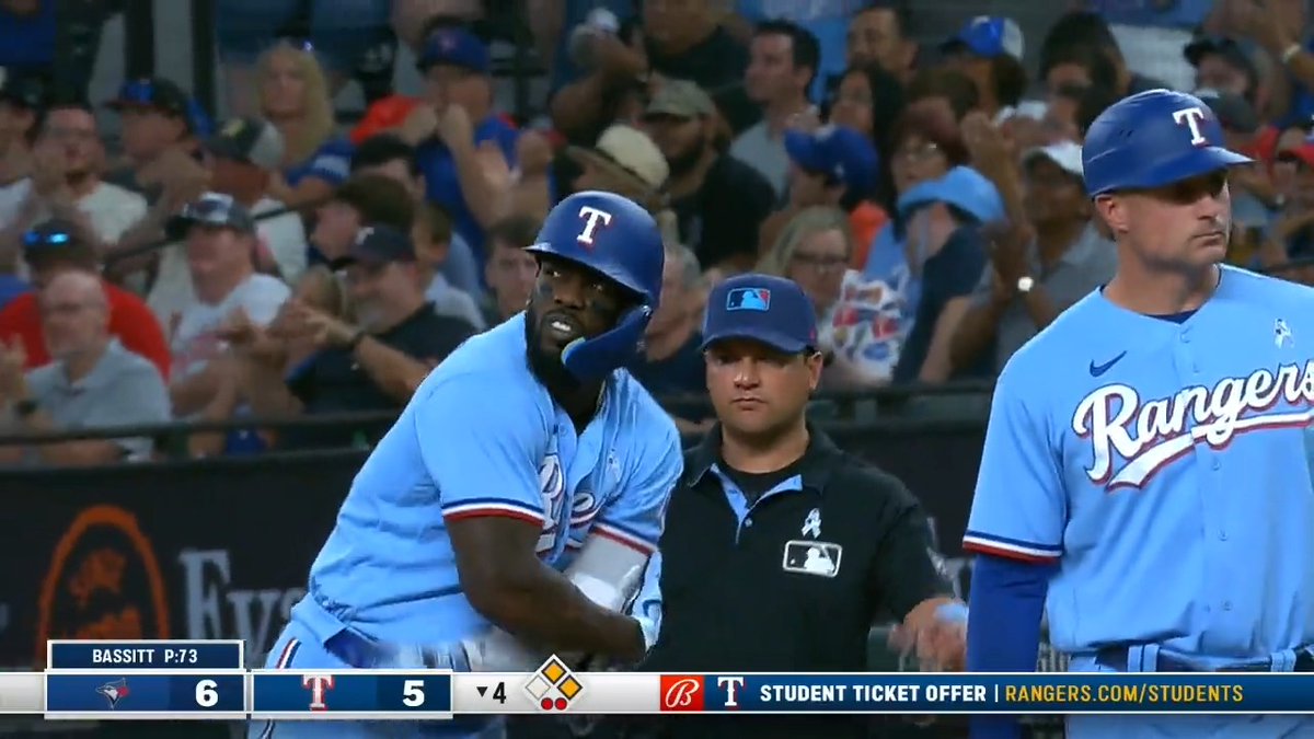 Blue Jays at Rangers / Twitter