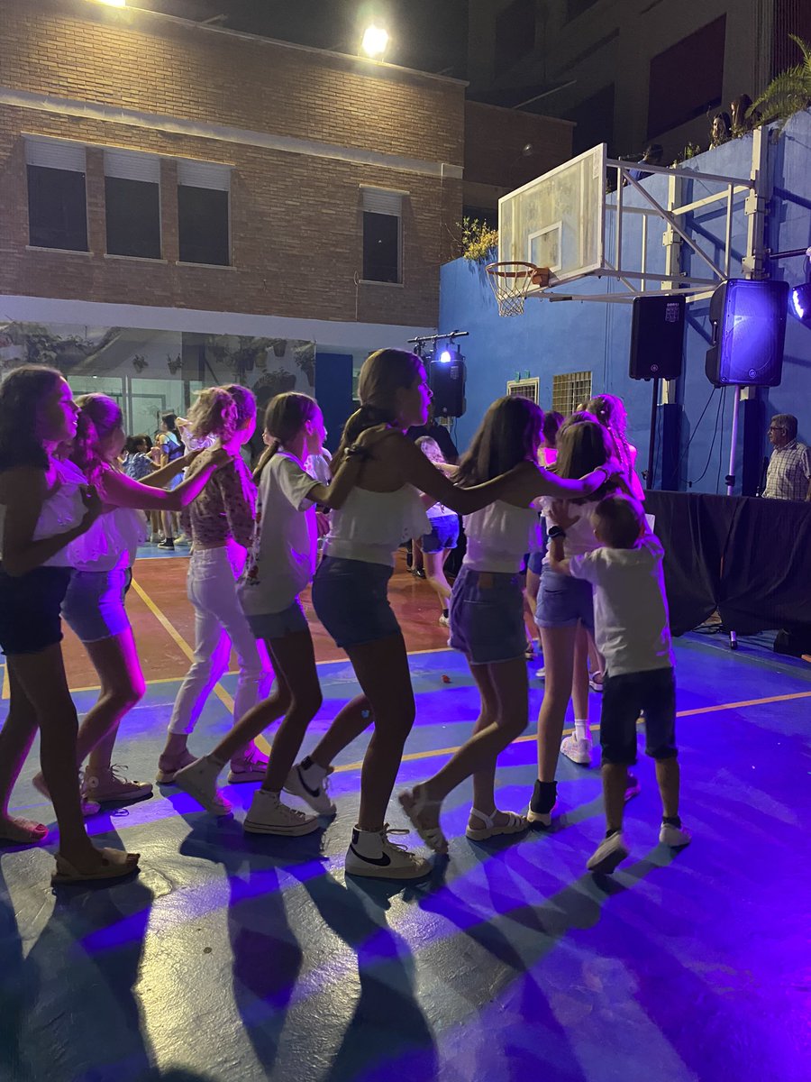 presentacionMLG's tweet photo. #FiestaFinDeCurso23 🎉 | Otro año más en #familia 🎶 G R A C I A S a tod@s por compartir momentos ❤️

Gracias siempre @AMPAPrese 

@fvictoria_es 
@HeladosCremades https://t.co/xv8ag9HMSA