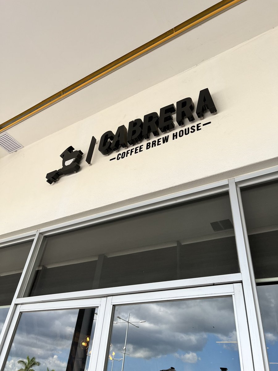 Dos diferentes ocasiones he venido a este sitio en costa verde, ni una de las dos he podido si quiera tomarme un café, la primera vez se demoraron más de 15 minutos atender y está segunda vez que tienen el sistema caído, no pueden atender, que regresemos el martes <a href="/cabreracoffee1/">Cabrera Coffee Brew House</a>