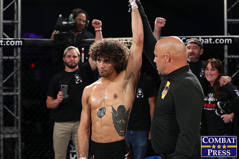 #DWCS Payton Talbott 🇺🇸 - A University of Nevada, Reno Psychology graduate, Talbott won the Urijah Faber's A1 Combat 135lbs Championship on his promotional debut: a title he successfully defended twice. His walkout song for those 3 bouts? Deftones’ Be Quiet and Drive (Far Away)🤘🏻
