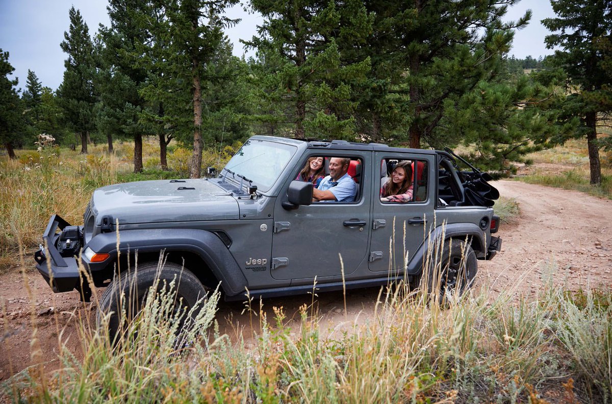 Happy Father’s Day! 
Wishing all of the dads a fantastic day with loved ones. 😎♥️

#bestop #happyfathersday #fathersday #celebrate #thankyou #offroad #jeep #jeeplife #jeepnation #family