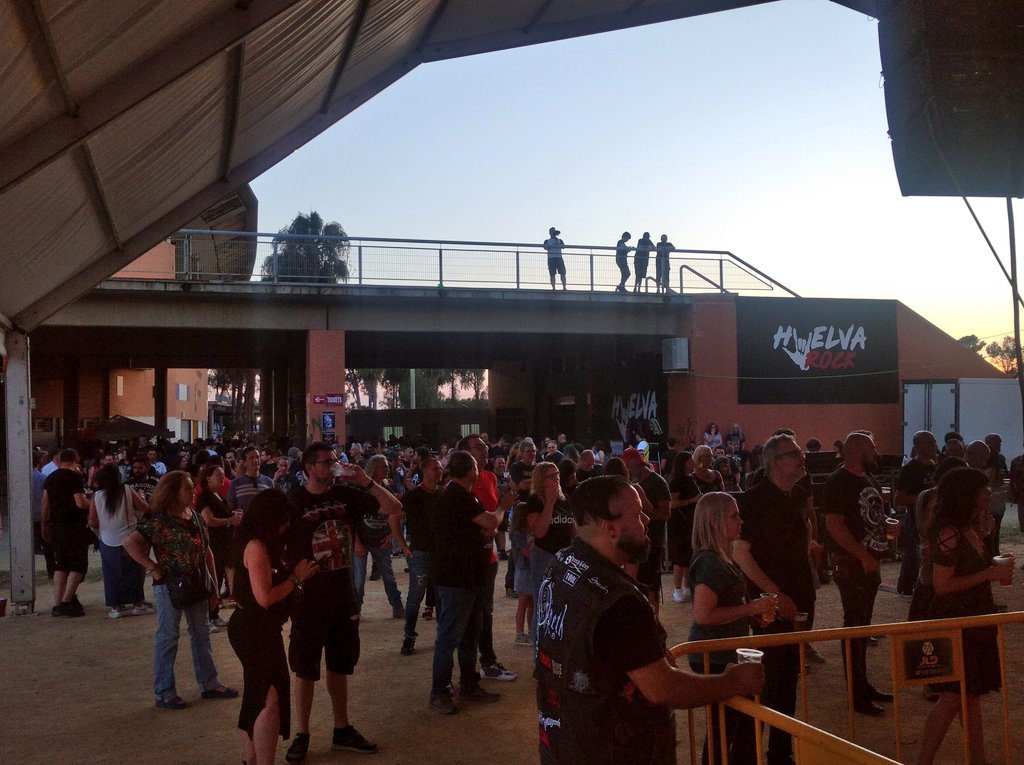 GerardoLDC's tweet photo. 🤟 Buen ambiente el de ayer en el #HuelvaRock. https://t.co/QiNH8lifJS