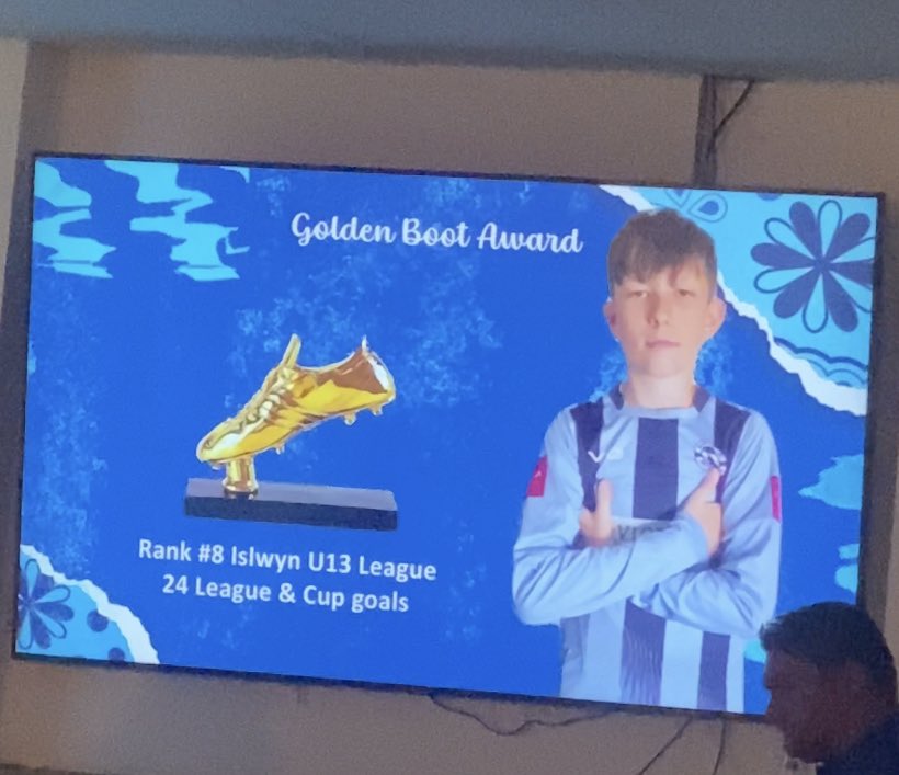 Laurafo68385648's tweet image. What an end to his first ever football season!

24 goals putting him 8th in the league for goals and walked away with a special recognition award (Golden Boot) ⚽️🏆💪🏼

Well done AJ - so proud ♥️

@WattsvilleFC @wattsvilleJFC @IslwynHigh @IslwynHighSport