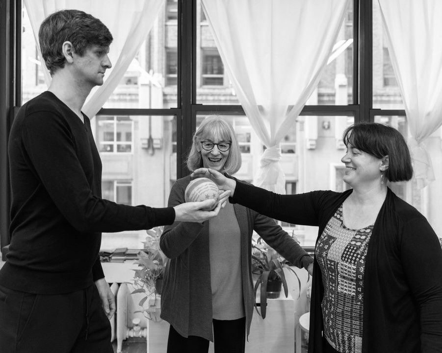 klasikkeyifler's tweet photo. ANN RODIGER ile ALEXANDER TEKNİĞİ 🤸🏻‍♀️
New York’taki Balance Arts Center'ın kurucusu ve direktörü Ann Rodiger’ın, yaklaşık 40 senedir tüm dünyada öğretmekte olduğu; müzisyenler, konuşmacı/şarkıcılar ve dansçılar için özel olarak uyarladığı ‘Alexander Tekniği Atölyesi’ Şirince’de! https://t.co/FQiIdcPuZz