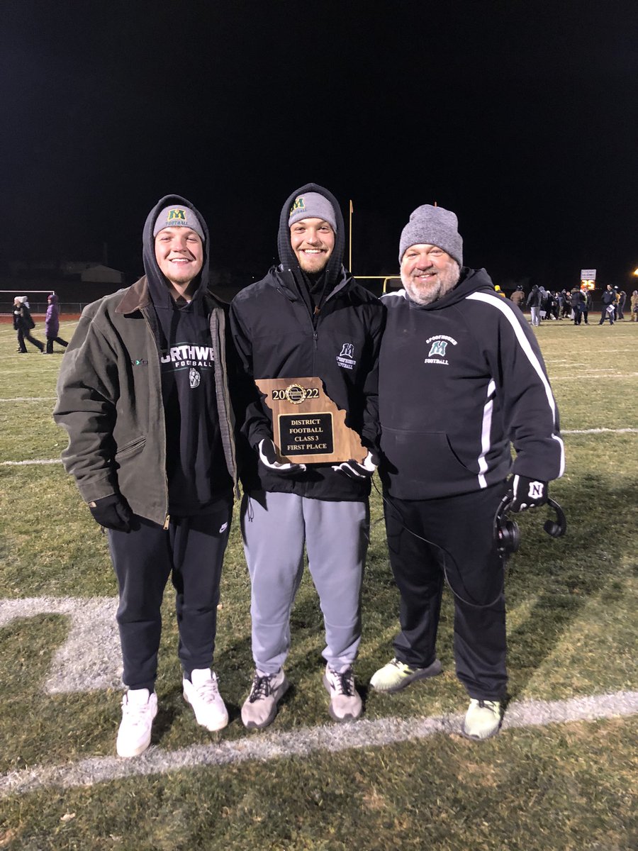 Happy Father’s Day <a href="/HoundsCoachH/">Matt Houchin</a> So thankful for all that you do for our family. Love you and glad we get to celebrate you today 😍