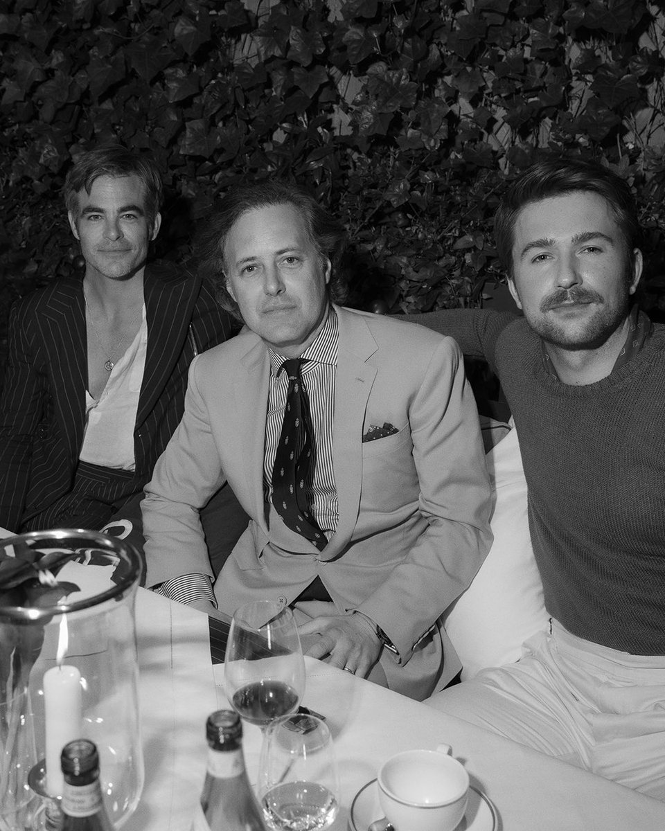 Inside an intimate evening at The Bar at #RalphLauren, held in partnership with @esquire, celebrating #RalphLauren’s luxury #RLSS24 presentation at Palazzo Ralph Lauren. 

Here, #DavidLauren and Editor in Chief of Esquire #MichaelSebastian, are featured alongside guests