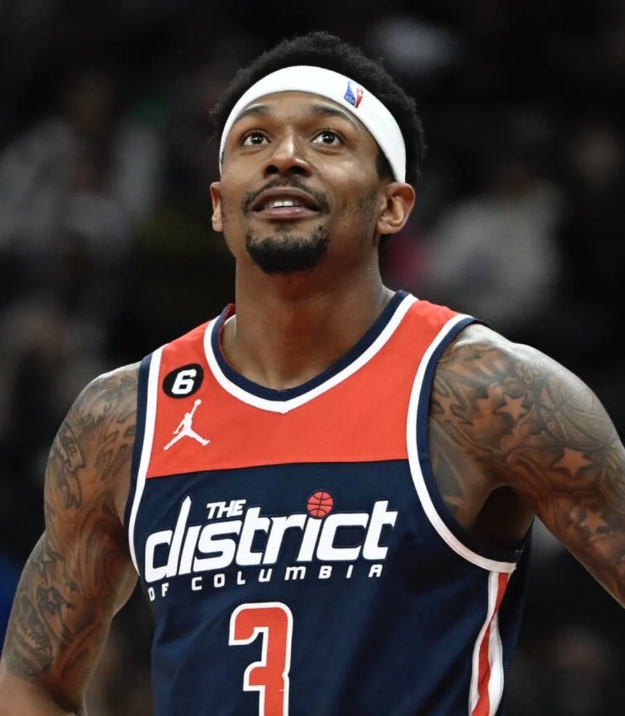 TheHoopCentral's tweet photo. FULL TRADE DETAILS:

Suns - Bradley Beal

Wizards - Chris Paul, Landry Shamet, second-round picks, and multiple pick swaps

(via @ShamsCharania) https://t.co/9NJmrLOl31