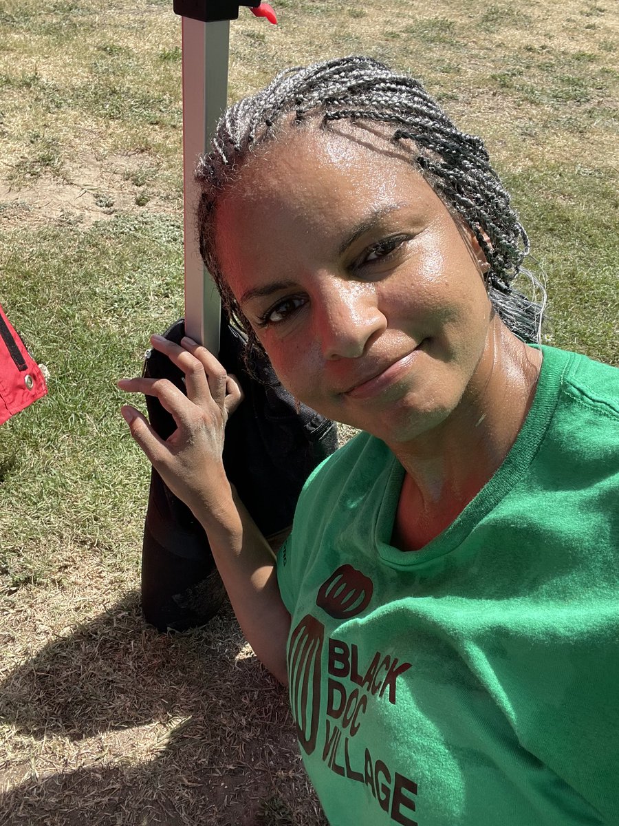 My tent blew away so I just got back from the beach to fill 2 sandbags. So now I’m covered in sweat AND sand. 🫠
#GalvestonJuneteenthFestival
#BlackDocsBelong
@BlackDocVillage 

How’s your day going?
