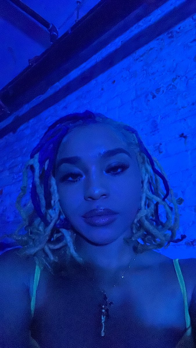 oliviainterlude's tweet photo. blue tint 🦋 https://t.co/kF71PO9mJu