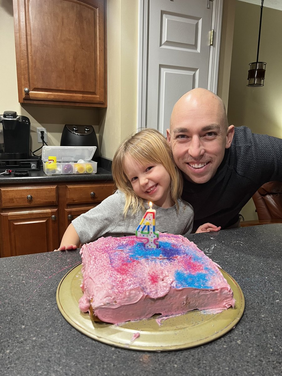 JeschkeC09's tweet photo. Happy Fathers Day to the best girl dad! @CoachJeschke We appreciate everything you do for your girls! https://t.co/FX1fwLB3uS