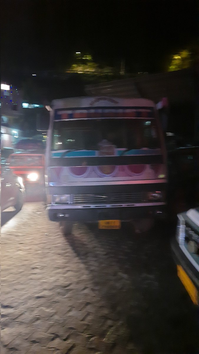 @ANINewsUP @sitapurpolice @DmSitapur @UTPolice @pushkardhami @BJP4UK 
In Sitapur parking area wrong side parked this bus & when my travel agency drawn from parking and his said refuse his bus to move which is wrong parked and fully drinked..
Plz take any action on it sir..