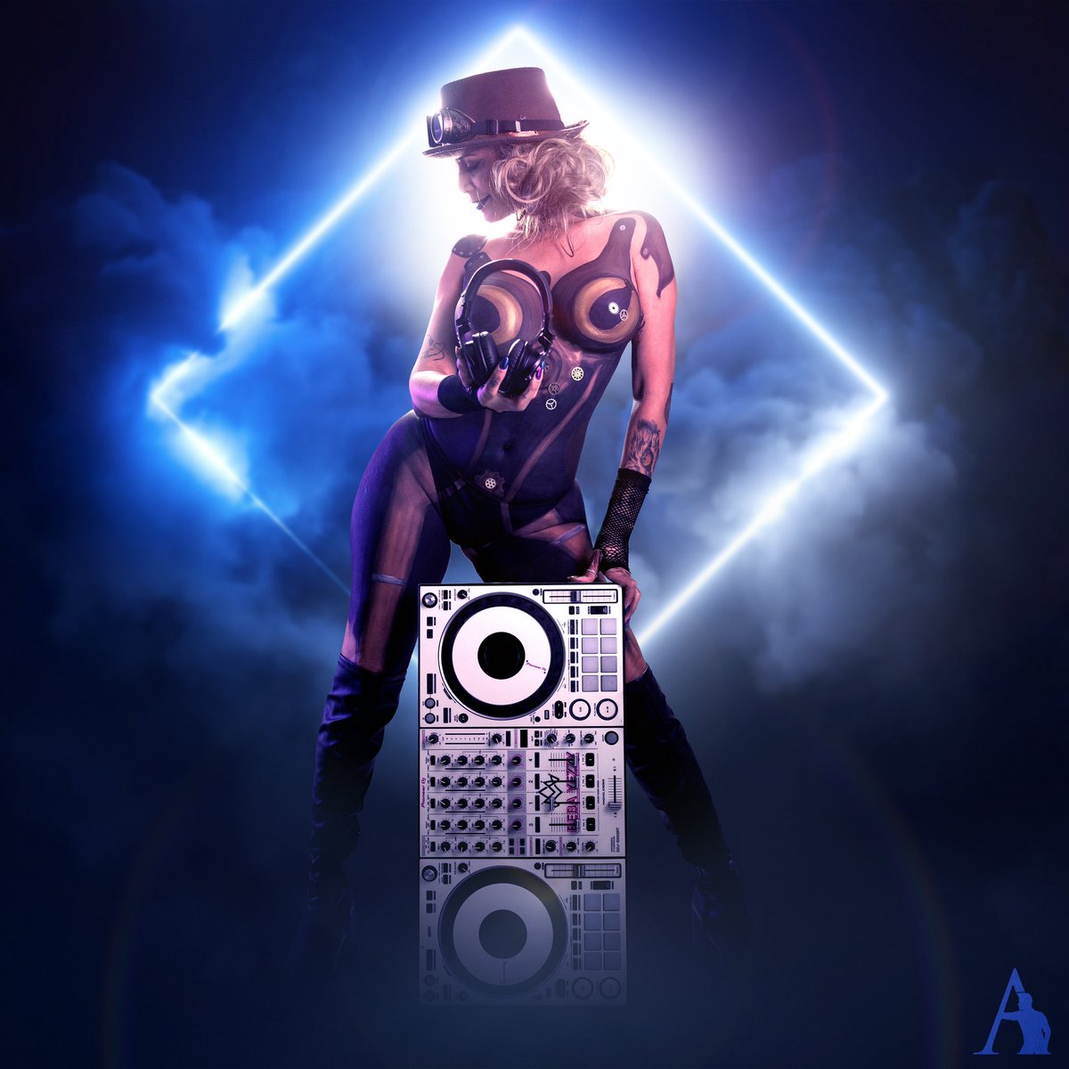 ArtixticA's tweet photo. Este es un concepto que estuve AÑOS tratando de desarrollar. Y por fin se me dio! En especial con una DJ real @BebaYezzy quien tiene una admirable trayectoria! Y con el plus de @Cristydelf18 quien desarrolló una obra de arte en su piel.
#yomeretratoconartixtica https://t.co/U0mav9GZq8