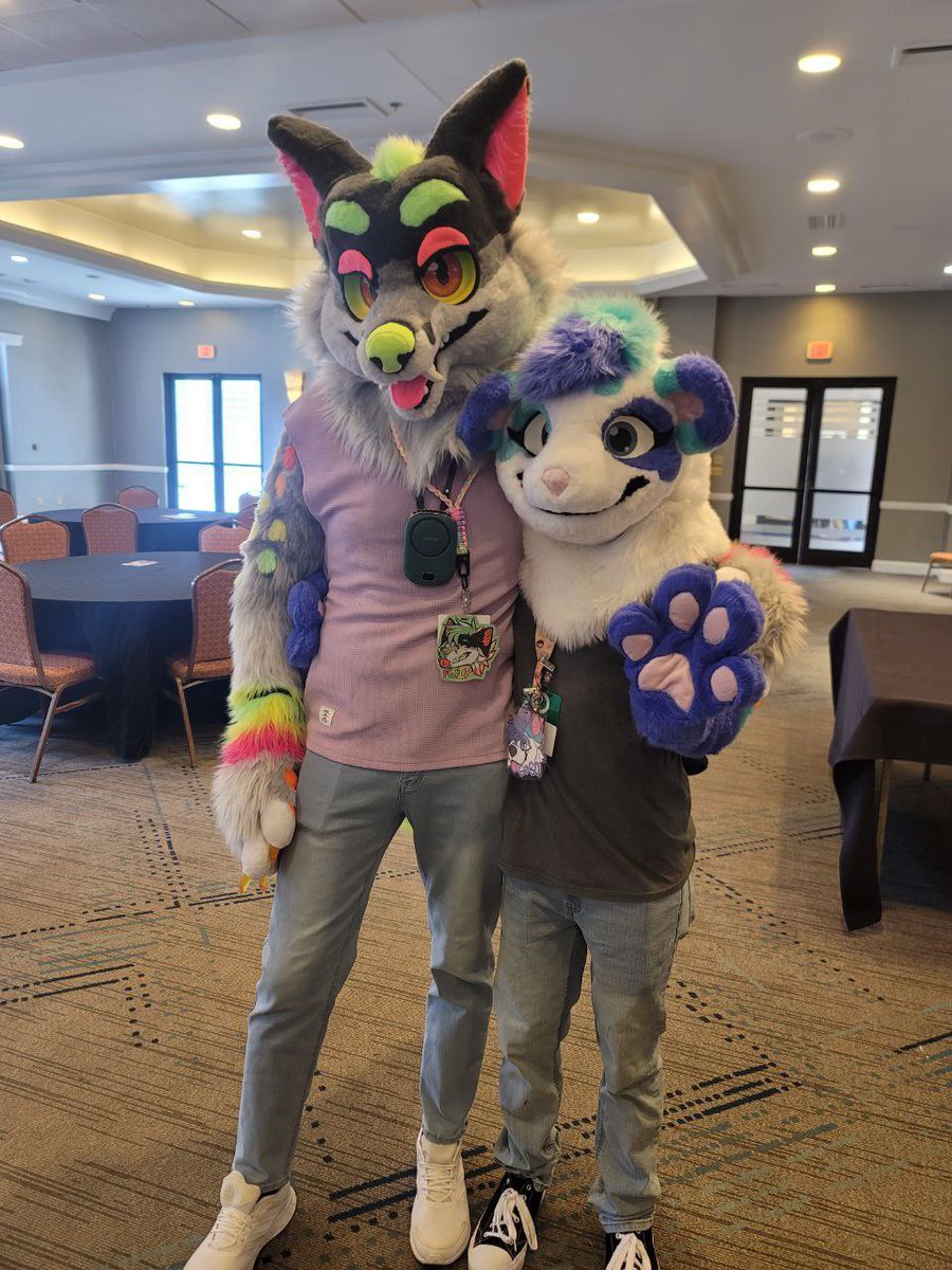 EquineFuntime's tweet photo. Had such a fun time bouncing around StratosFur! Met some really awesome people and got to see some old friends 💕 🦊 

Now, it’s back home for a good nights sleep https://t.co/Nfs6zzLDPR