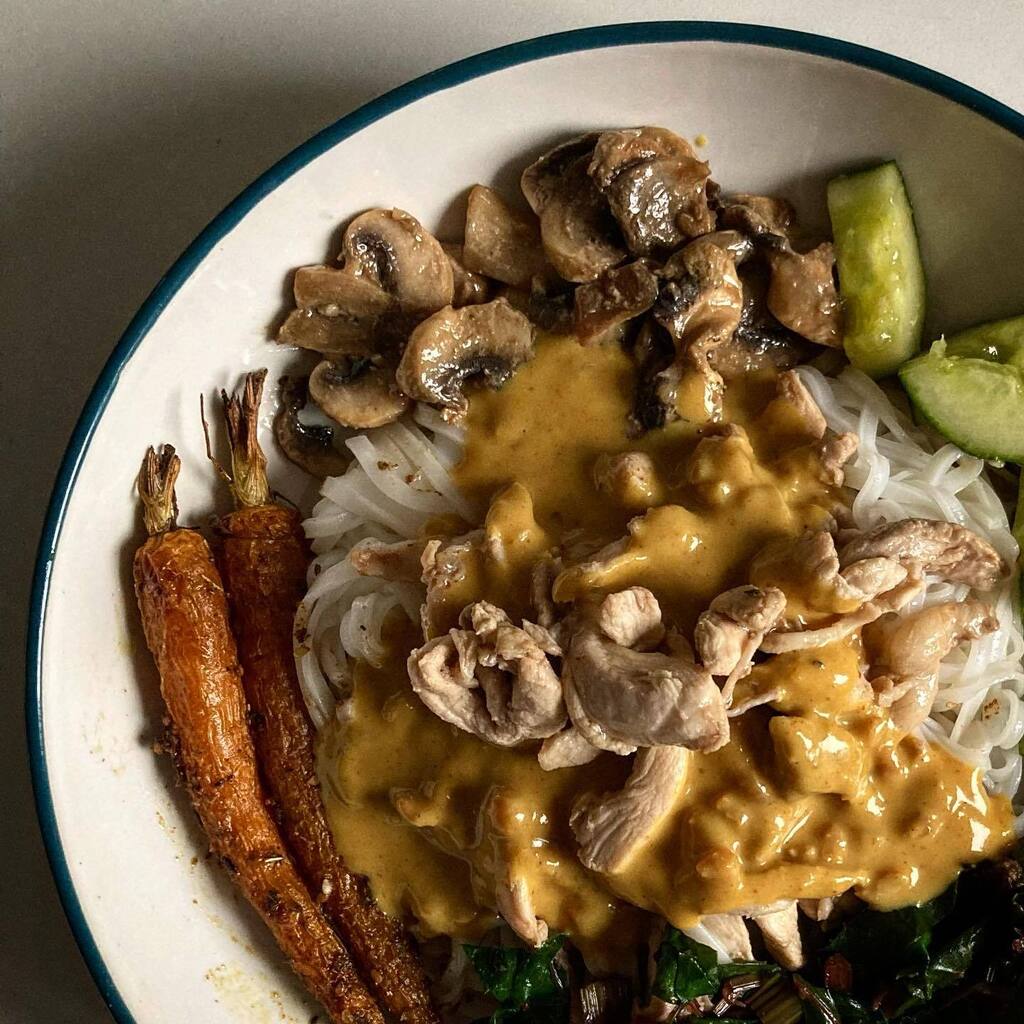 johncyril's tweet photo. #roseharissacarrots #chard 
#chickenstockmushrooms
#soylimechicken #smackedcucumber 
#sataysauce https://t.co/Ue3nyJ54IH https://t.co/1bcFlRtk1x