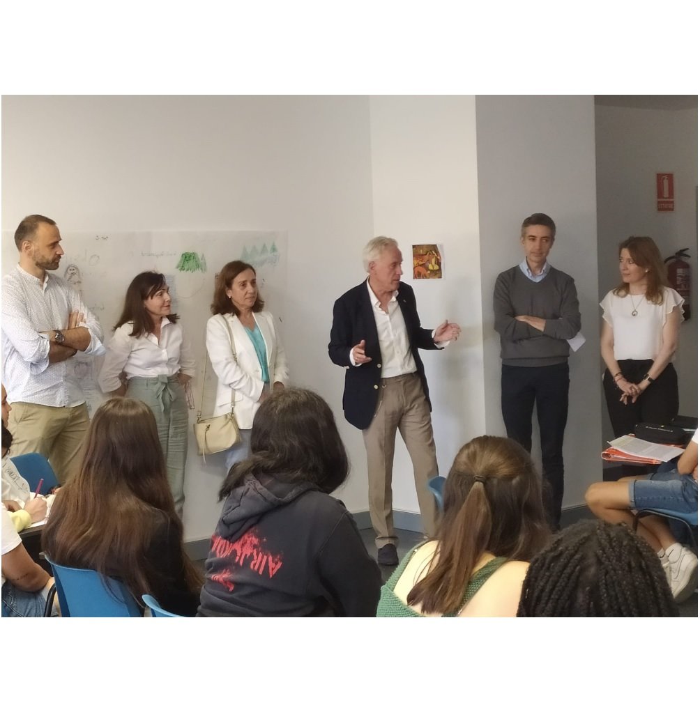 IESORIBCEGA's tweet photo. La directora provincial de Educación y el director general de Innovació clausuraron en nuestro instituto los talleres de alfabetización mediática e informacional impartidos en treinta y dos institutos de Castilla y León.  @educacyl @cfievalladolid @rosamasegosa https://t.co/TPs5pW5mEp