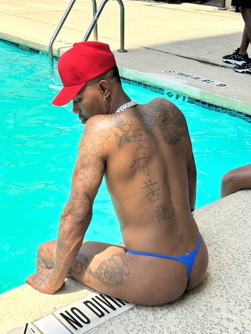My energy is unmatched #masculinebottom  #poolside #dallas https://t.co/wUWfr15BJ5<a href="/tag/masculinebottom"class="tags">#masculinebottom</a><a href="/tag/poolside"class="tags">#poolside</a><a href="/tag/dallas"class="tags"><span>#dallas</span></a>