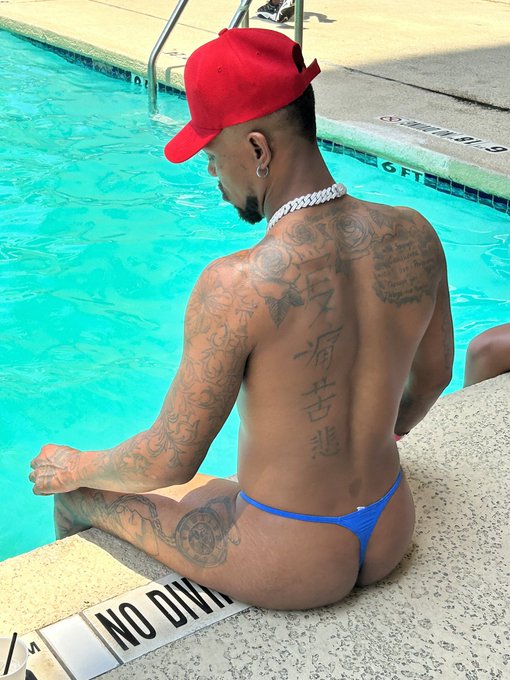 My energy is unmatched #masculinebottom  #poolside #dallas https://t.co/wUWfr15BJ5<a href="/tag/masculinebottom"class="tags">#masculinebottom</a><a href="/tag/poolside"class="tags">#poolside</a><a href="/tag/dallas"class="tags"><span>#dallas</span></a>