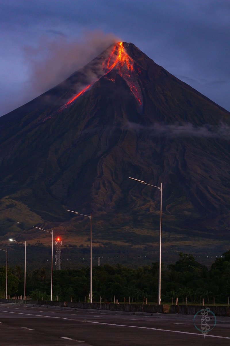 The magnificent Mt. Mayon in its blazing glory.