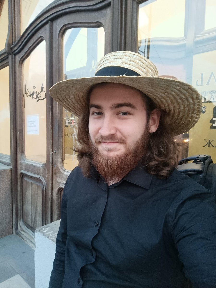 SyLeyaN's tweet photo. Так-с, я на долгий срок выпал вообще из твиттера [который хотел активно вести] по причине сессии и первой потери интереса к 3d. Надеюсь, все-таки, смогу на постоянной основе вести эту штуку) 

А пока держите фото меня в шляпе до начала DiceFest 2023 в Питере

#DiceHead #DiceFest https://t.co/RPdvn6bClq