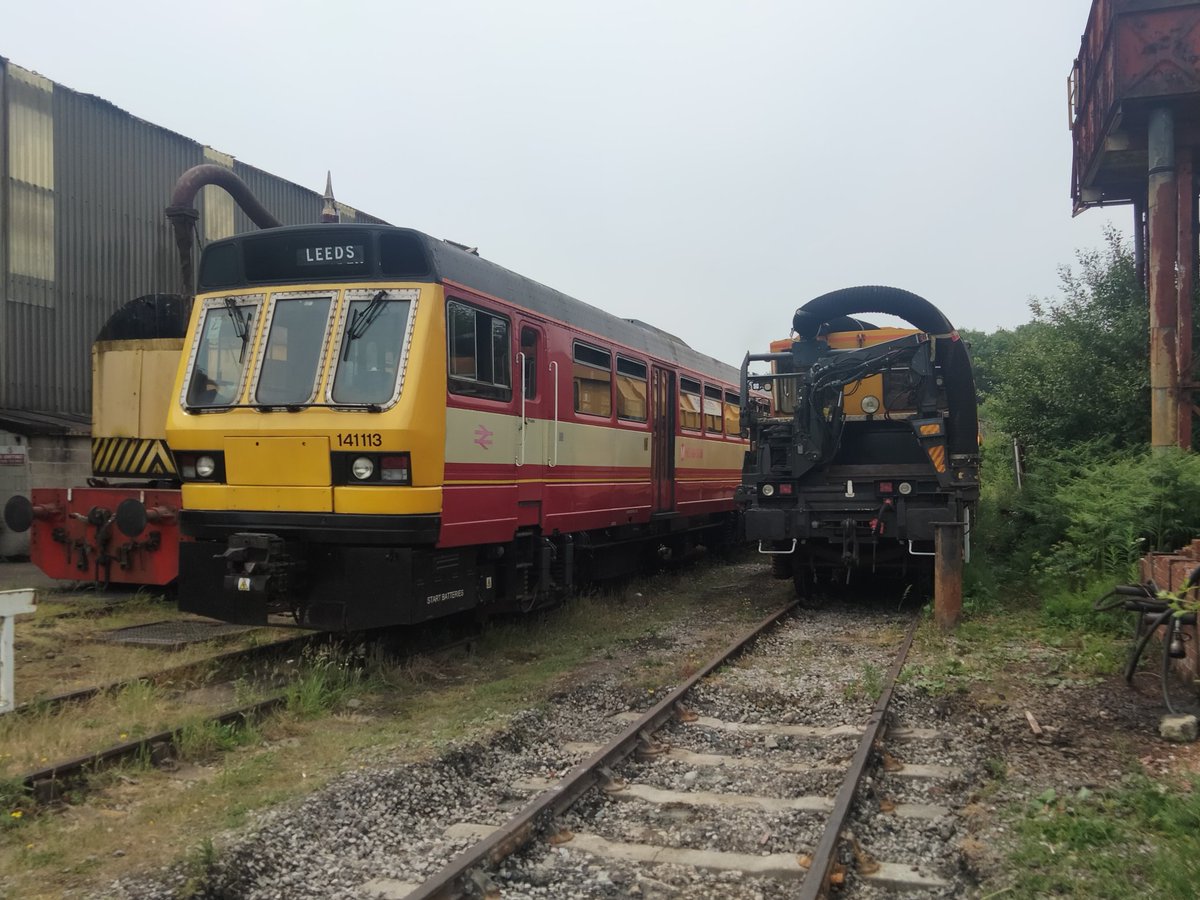 Harrod15S's tweet image. Pacer 141113 at the Midland Railways DMU gala this afternoon, sadly developed a radiator problem and was withdrawn from services before I got the pleasure ☹️
#class141 #Pacer #trains #Midlandrailway #Swanwick #Butterley