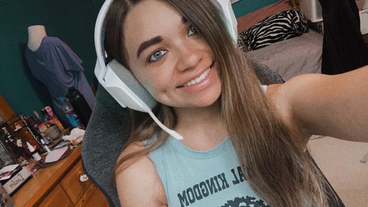 I’m live!

Come help me find my dad!🤣 Playing some #DeadbyDaylight maybe I’ll find him there?

Follower Goal 3010/3500!

#SmallStreamerCommunity #SupportSmallerStreamers #TwitchSmallStreamers 

Twitch.tv/lexxicharms