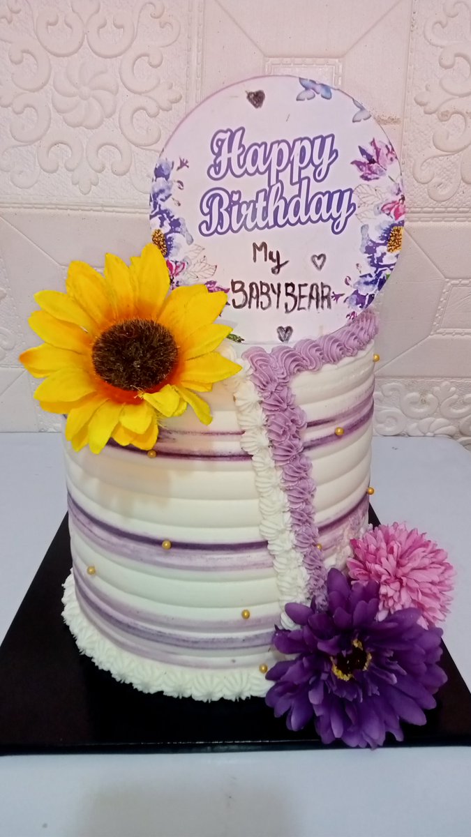 cakes_nibbles's tweet photo. Cakes are available for all occasions. Let's take that special order today. 08155532088 #hilda #O.B.O #Davido #cakesinsurulere #cakesinlagos #birthdaycake #twittercake #cakesontwitter #lagosbaker #surulerebaker #FathersDay2023 https://t.co/Eqgysx7Che