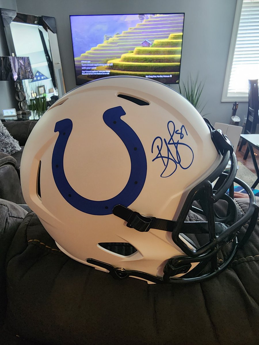 @ReggieWayne_17 Look what came in today,  I need another signature on this!! #Coltsnation