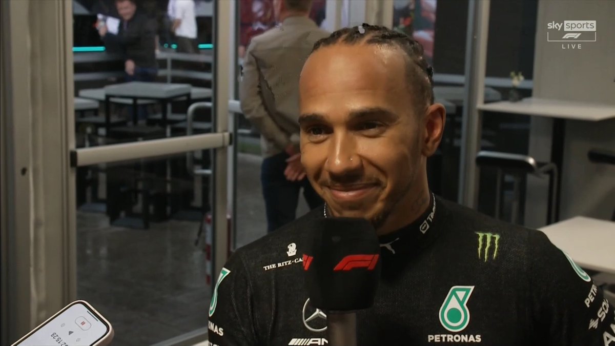 RT @dearlews: emotional dependency: lewis hamilton smiling after f1 sessions https://t.co/3YQuc6ZO48