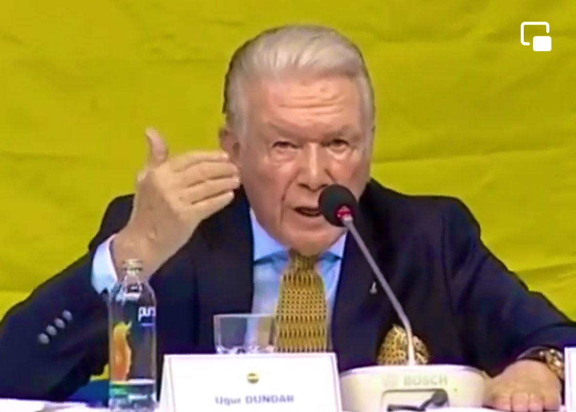 İstifa ederken bile siyaset yapıyor. Mustafa Kemal’in askeriymiş. Biz de Moskof zabitiyiz￼ sanki. Bunlar  kendi değerleri olmadığı için taptıkları tanrının bacaklarına tutunarak değer kazandıklarını sanan çapsızlar