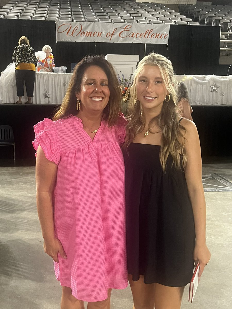 tatumstuder14's tweet photo. So blessed to be nominated and selected for YWCA Future Leader! Incredibly thankful and grateful for organizations like this one that not only does God’s work, but also recognizes role models and sets examples for younger women and what they can achieve. Thank you!! @YWCAUSA https://t.co/znhdLgKZvf