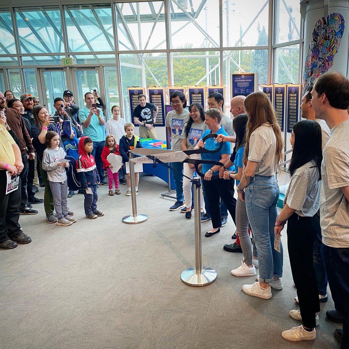 megsylhydrazine's tweet photo. The #NewShepard-inspired postbox is a new addition to the @museumofflight and can be spotted in the lobby π
Go check it outβ¦ and drop off a postcard π
@clubforfuture #PostcardsToSpace #SallysNight #ShineLikeSally #SeattleSpace #STEM #BlueOrigin #NewOnizuka #NewFisher https://t.co/Iak0JZ8Yja