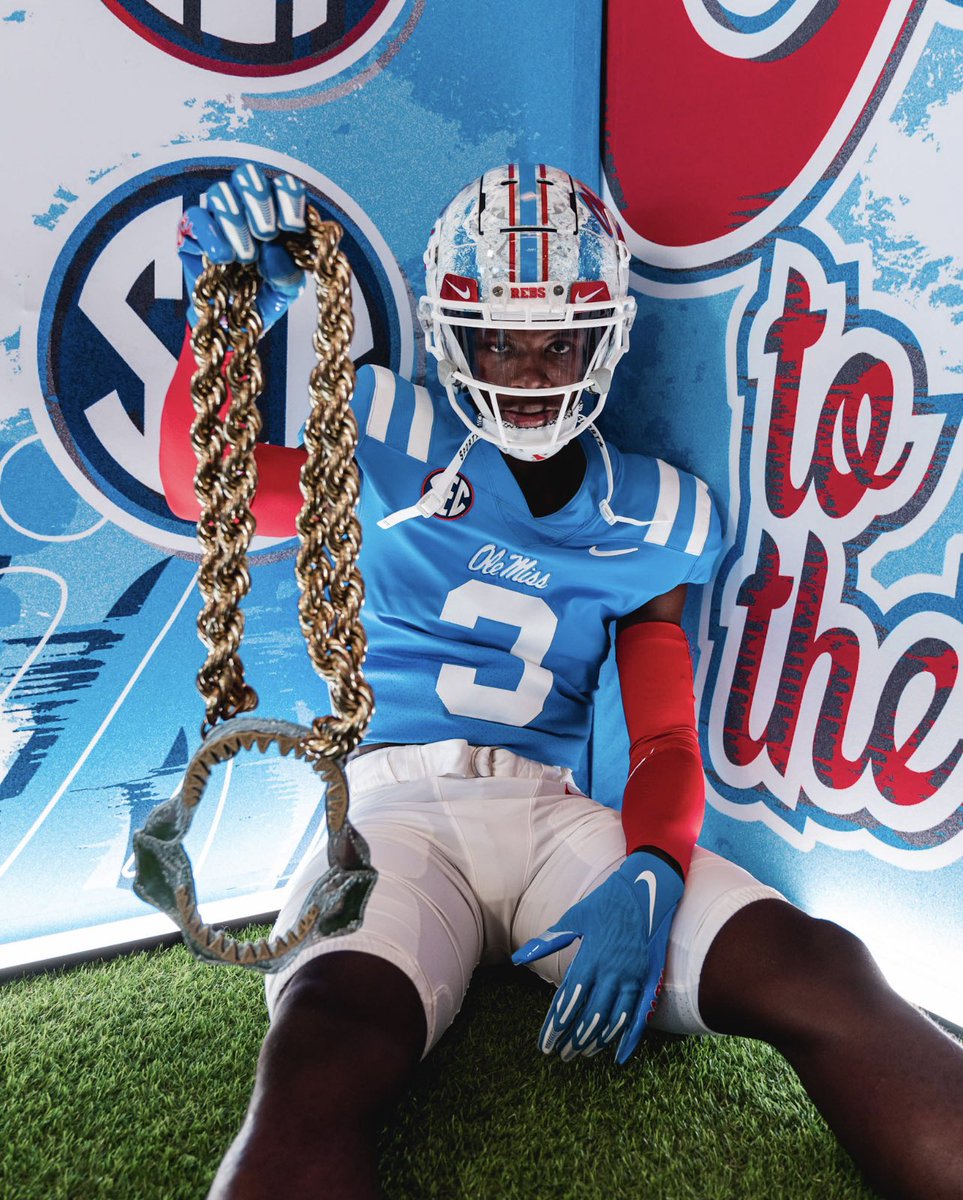 BanksTravaris's tweet image. #COMMITTED @OleMissFB @CoachGolding @HHSPatsFootball @Rivals @On3Recruits @247sports