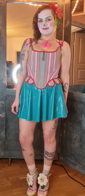 Circus themed kink party last night, ofc I went as Squishy the clown girl 🤡 I felt so god damn pretty<a href="/tag/mvsales"class="tags"><span>#mvsales</span></a>