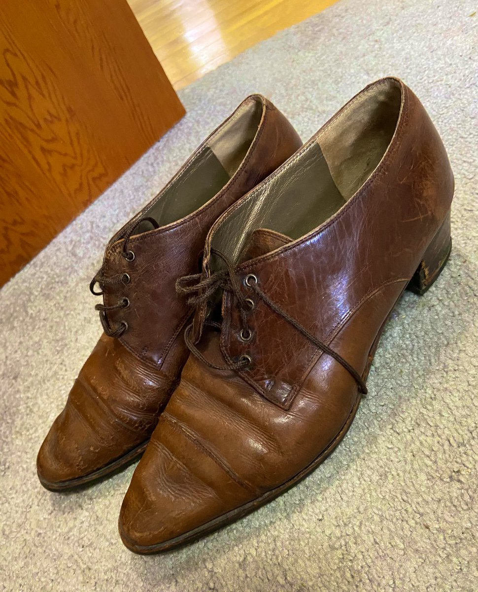 sophiec_expo's tweet photo. Shoeshine!
It’s not perfect but it’s a lot cheaper than new shoes…
These are about 30 years old by now.
Yes, they have been resoled. #keepforever #repair #reshine #shoes #dowithout #decroissance https://t.co/COscA3fiMO