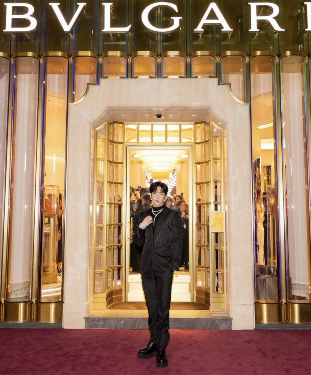 Aigan3300's tweet photo. @Bulgariofficial Congratulations on your grand opening! Anson Lo's presence brought an element of elegance and charm that resonates with Bulgari's brand image.
#Ansonlo #AnsonLo盧瀚霆 #盧瀚霆
#BulgariJewelry https://t.co/a5FMWL3qbW