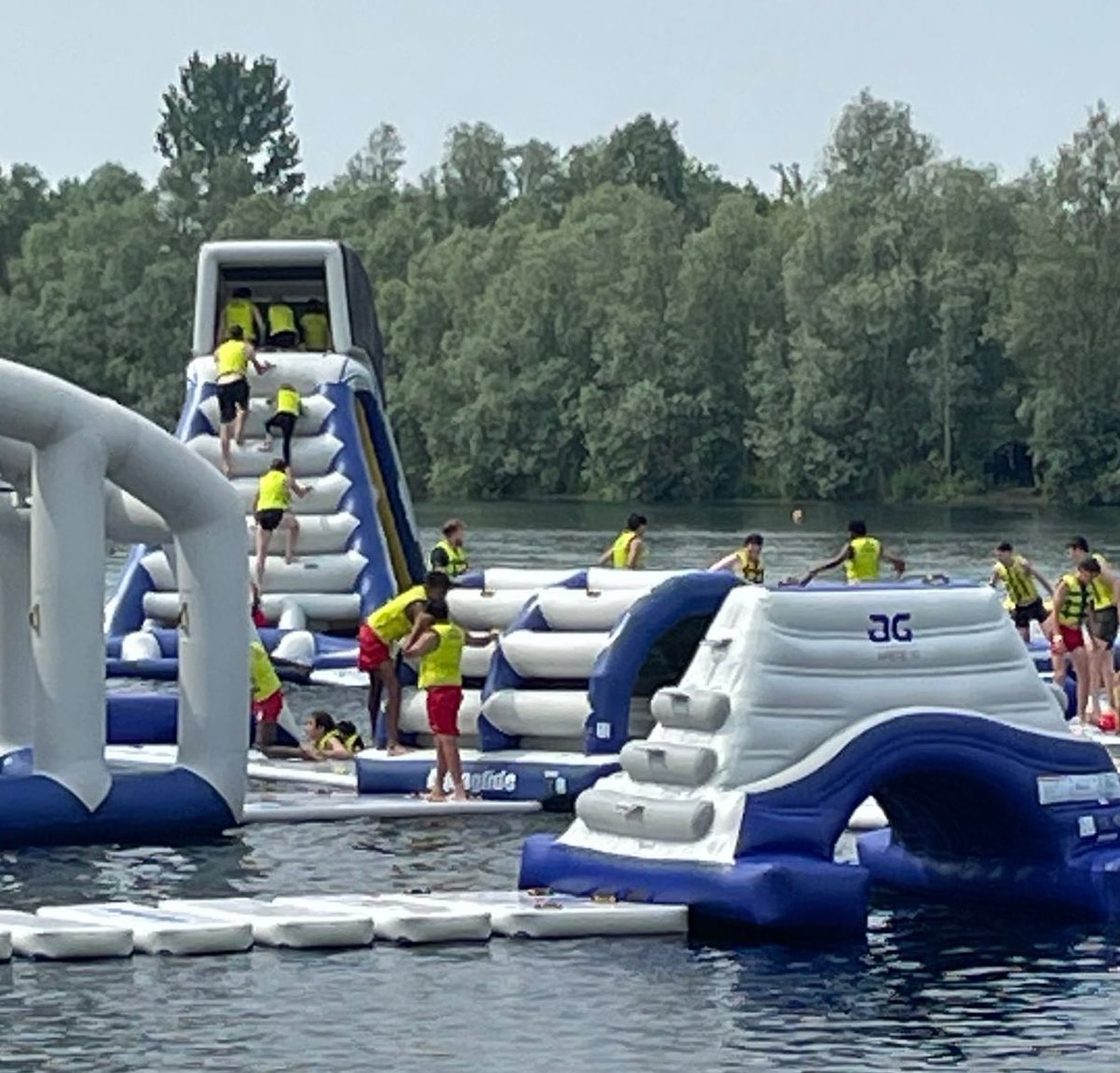 SFSOxford's tweet image. The boarders had an exciting morning on the water at @oxfordwetnwild #ILoveBoarding #BoardingWeekend