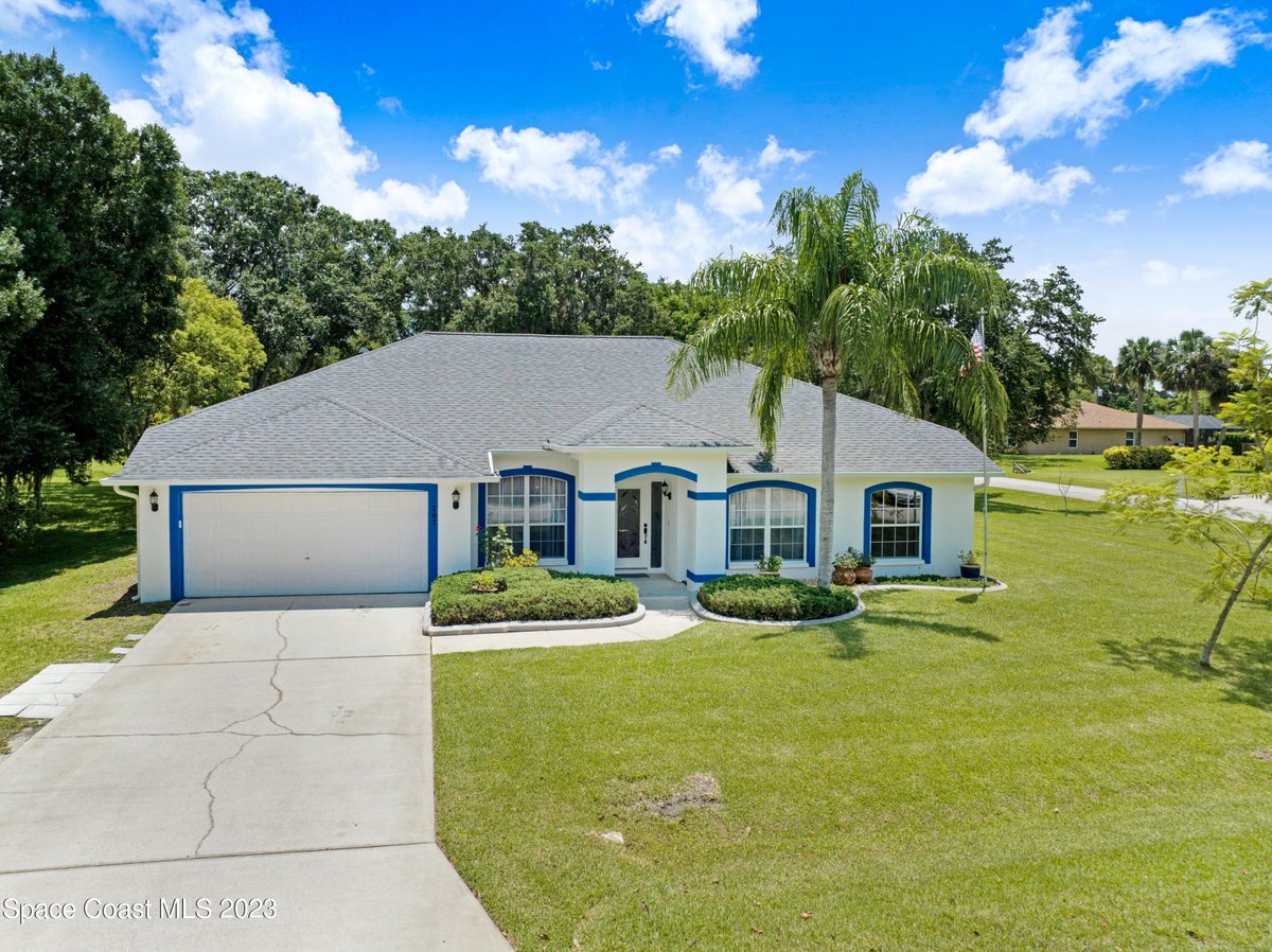 Do you know someone looking for a great #property in #PalmBay?   #realestate tour.corelistingmachine.com/home/AYDVJJ  RE/MAX Aerospace Realty