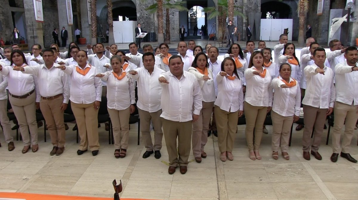 ZendejasSNTE8's tweet photo. #SnteDemocrático 🗳️

Luego de un ejemplar ejercicio democrático 📩 hoy rindió protesta la directiva @29SNTE✔️ dirigida por el profesor José Leónides Gallegos Glori✅ Inicia una nueva etapa en defensa de la educación pública 🏫 y derechos de los trabajadores de la educación 👩‍🏫👨‍🏫 https://t.co/Kx39ofZXCm