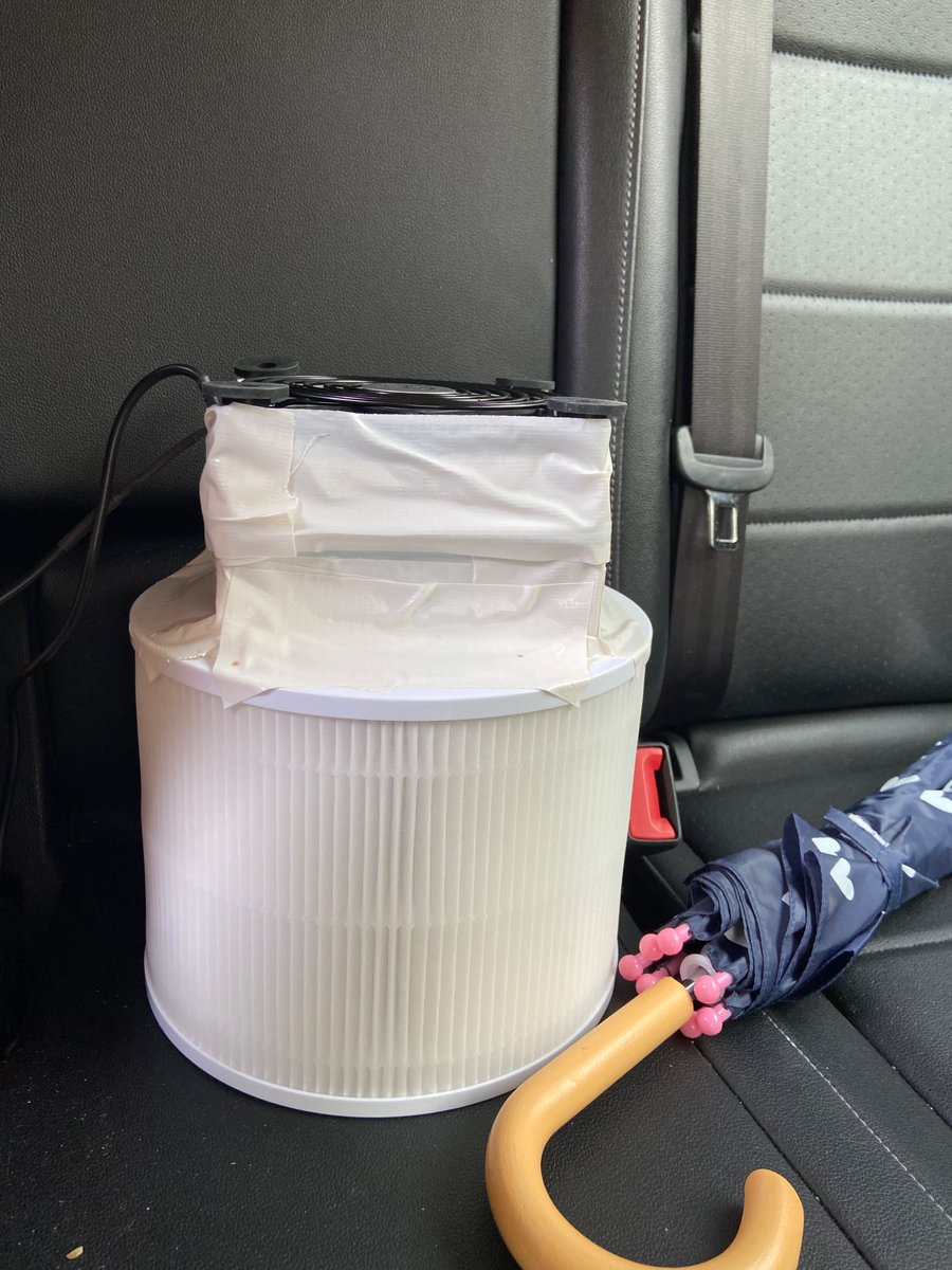 RScottTeacher's tweet photo. @simplesarahbear @NomeSays Sorry - had to remember to take a picture when in the car! It sits in the backseat most and runs plugged into a usb there. https://t.co/jn7m4VyDcw