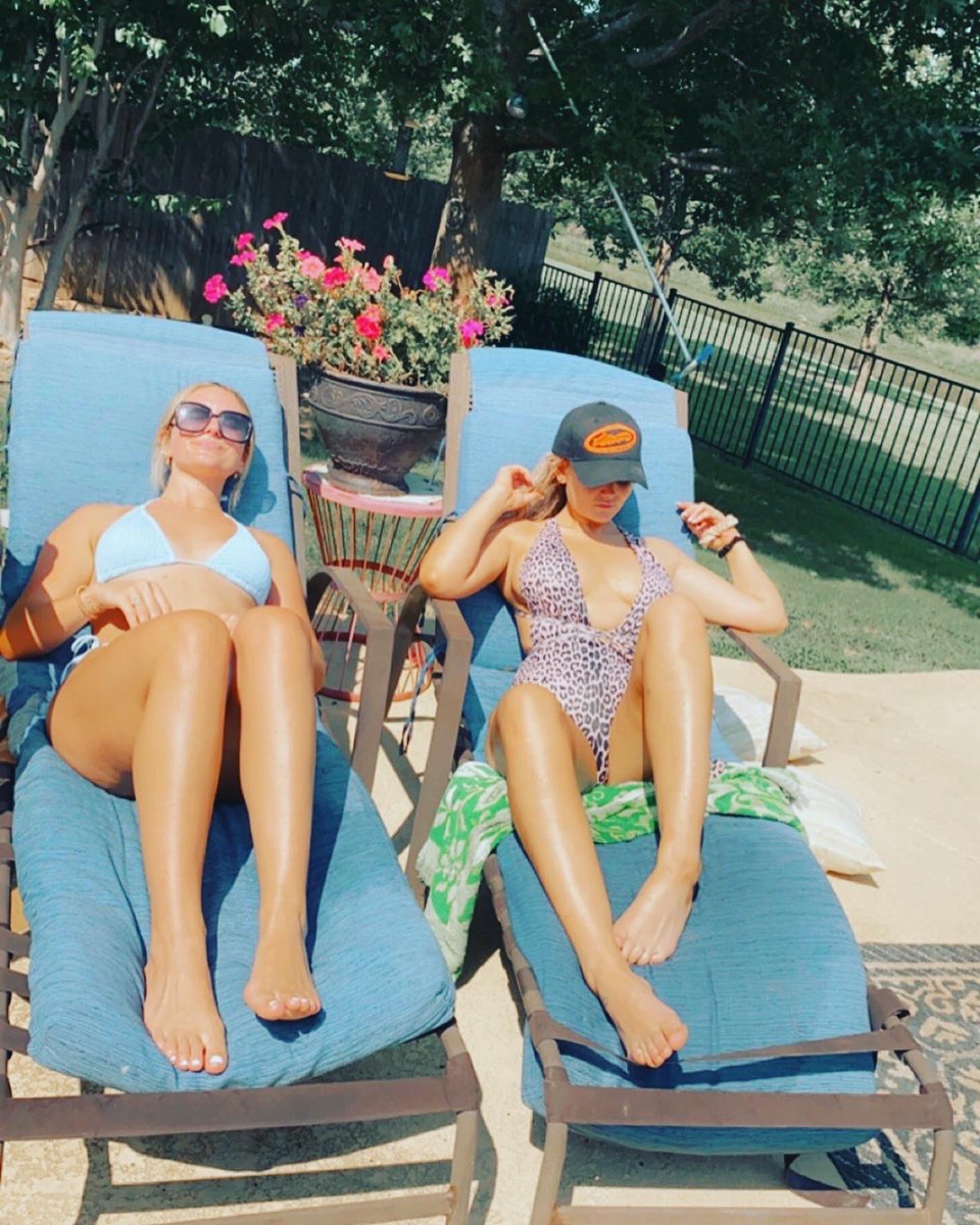 namebarbieb's tweet photo. Both eyes closed https://t.co/v0ijRUdhIw